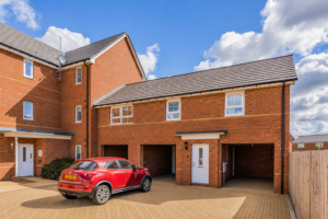 maisonette for sale blandings way