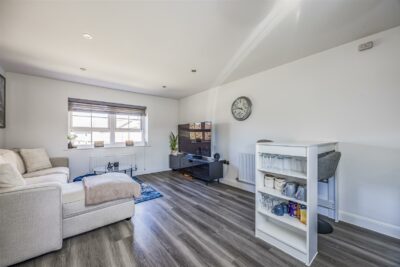 maisonette for sale blandings way