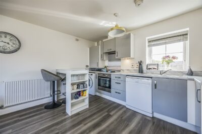 maisonette for sale blandings way