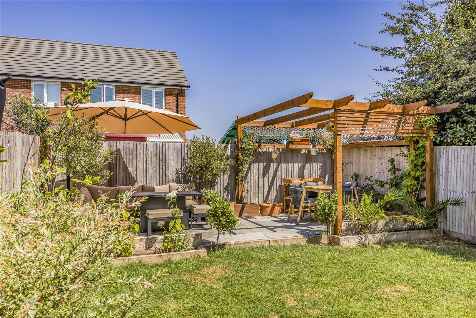 house - semi-detached for sale turret avenue
