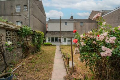 house - semi-detached for rent bethania street