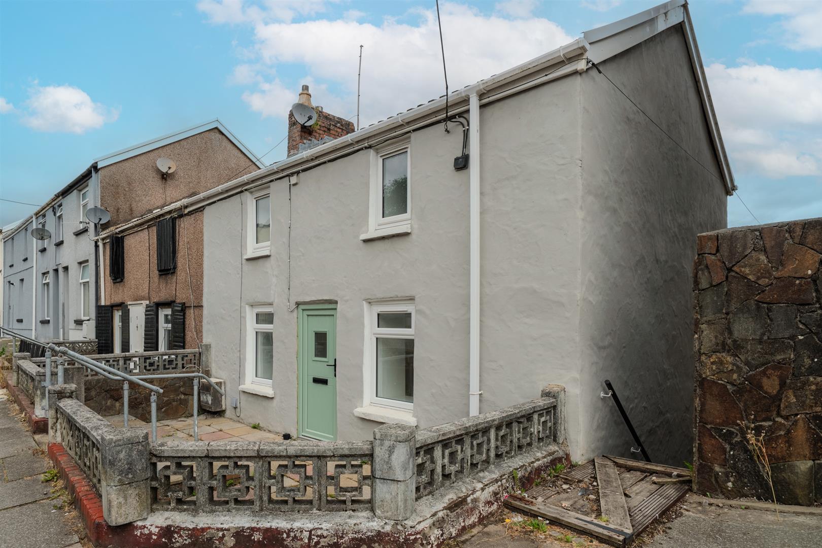 house - semi-detached for rent bethania street