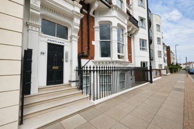 apartment for rent clarence parade