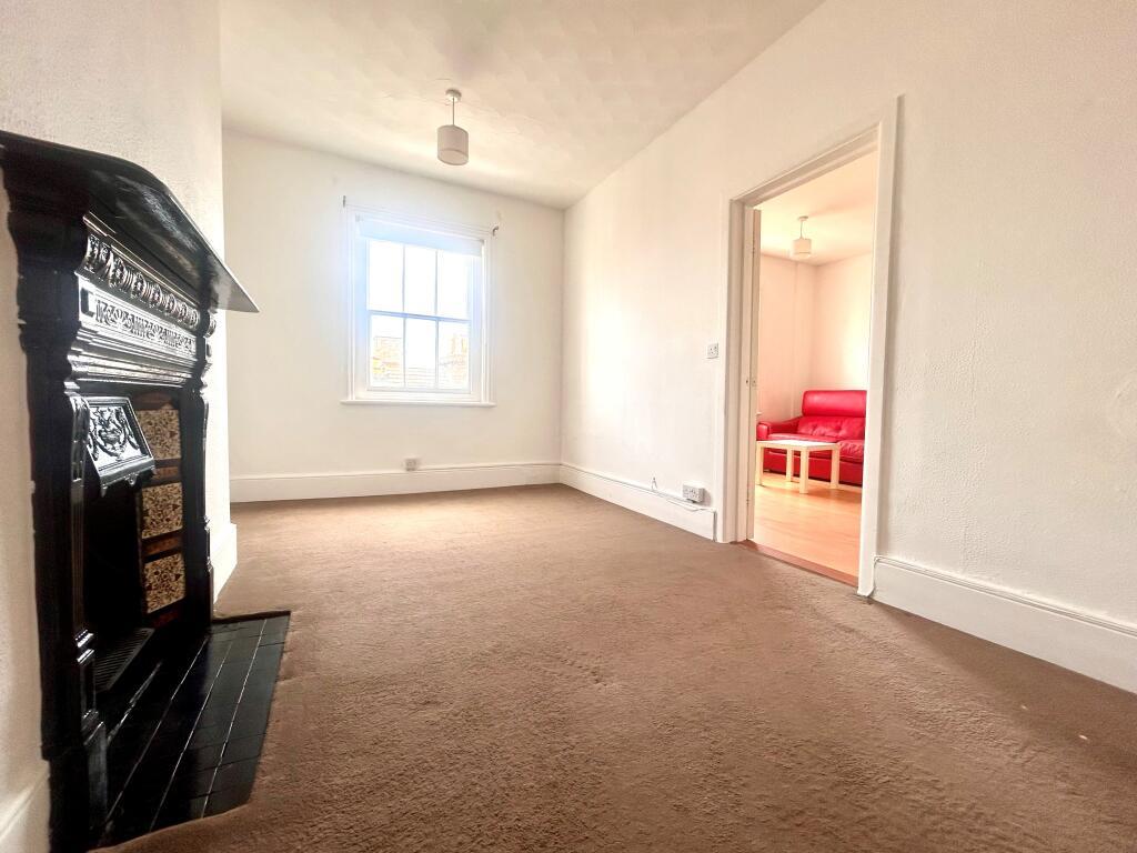 apartment for rent clarence parade