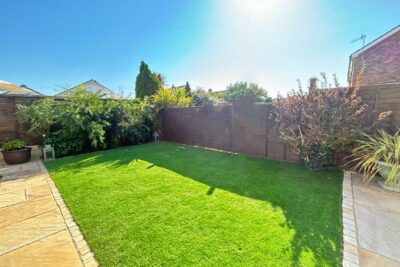 house - semi-detached for rent walnut tree close