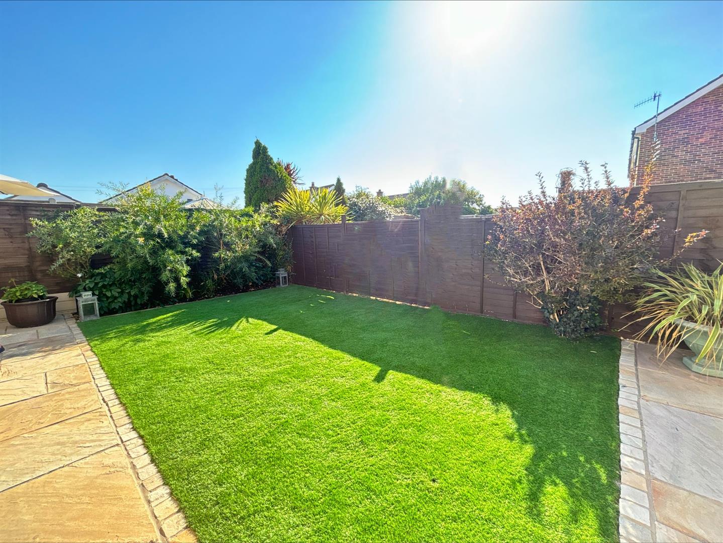 house - semi-detached for rent walnut tree close