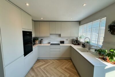 house - semi-detached for rent walnut tree close