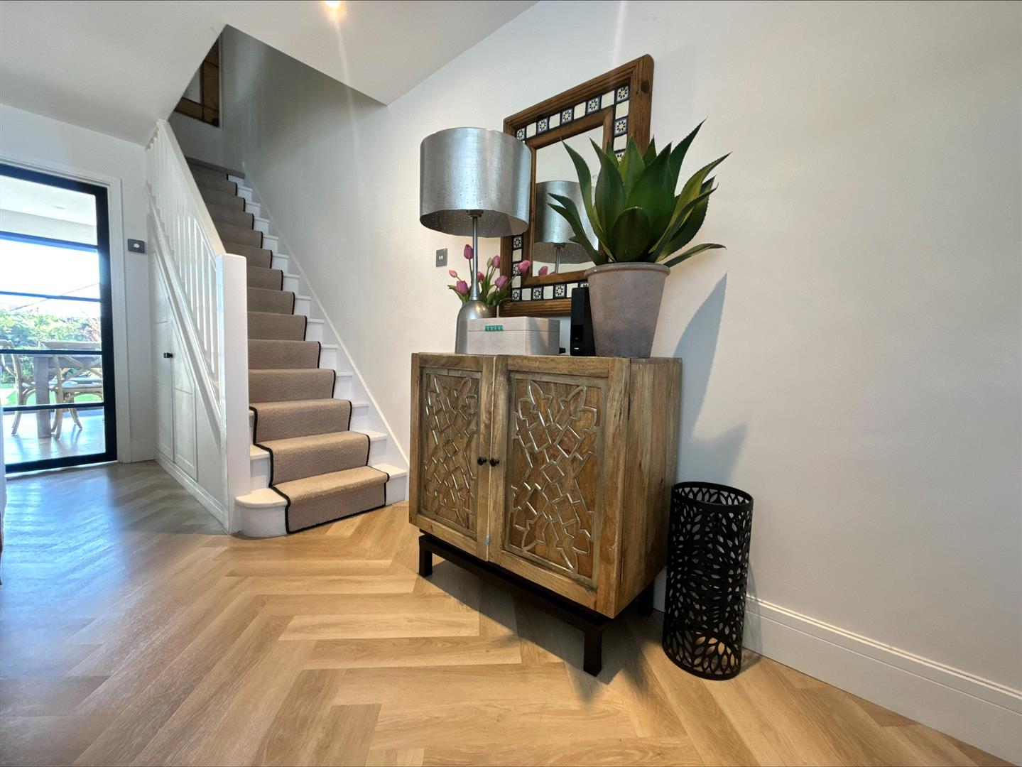 house - semi-detached for rent walnut tree close