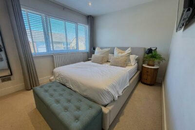 house - semi-detached for rent walnut tree close