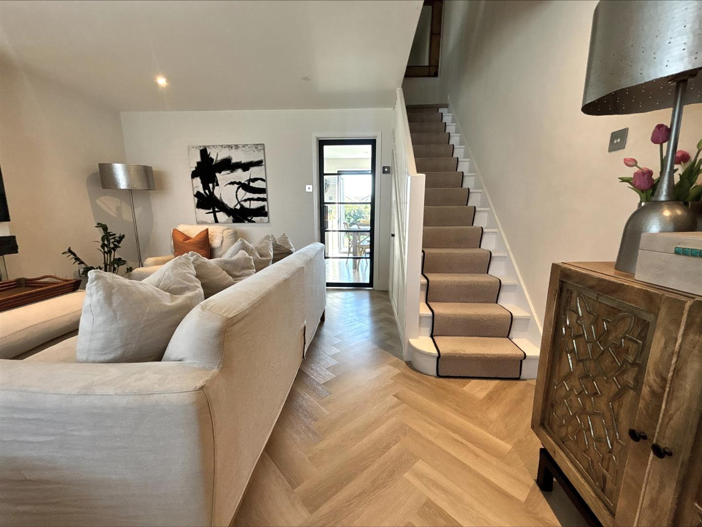 house - semi-detached for rent walnut tree close