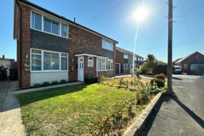 house - semi-detached for rent walnut tree close