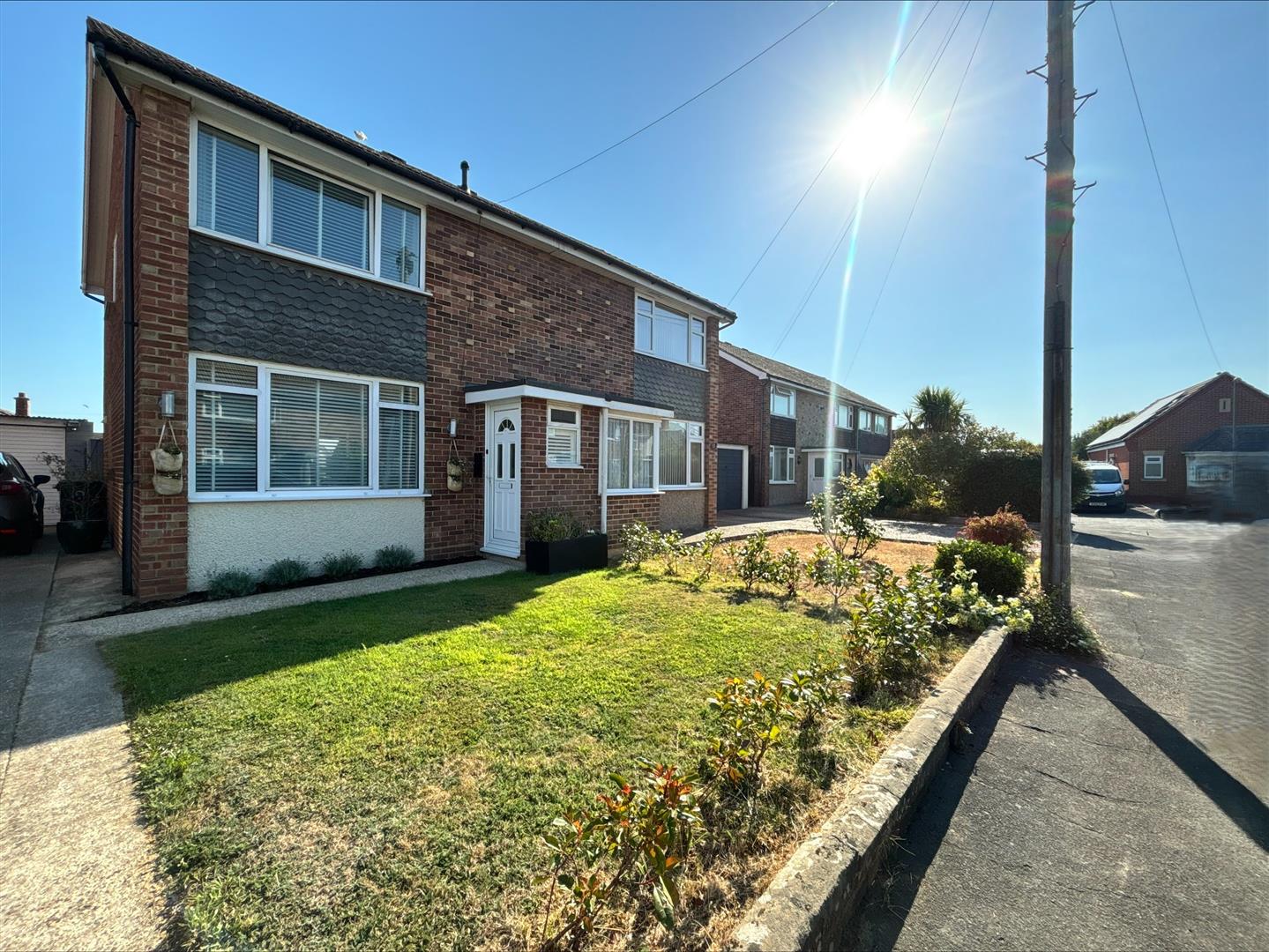 house - semi-detached for rent walnut tree close
