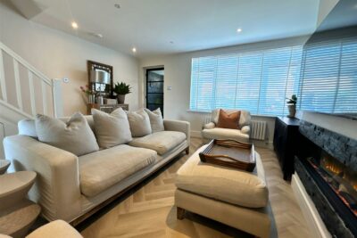 house - semi-detached for rent walnut tree close