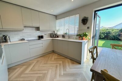 house - semi-detached for rent walnut tree close