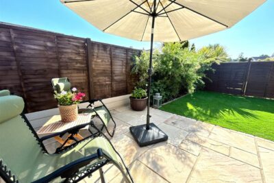 house - semi-detached for rent walnut tree close