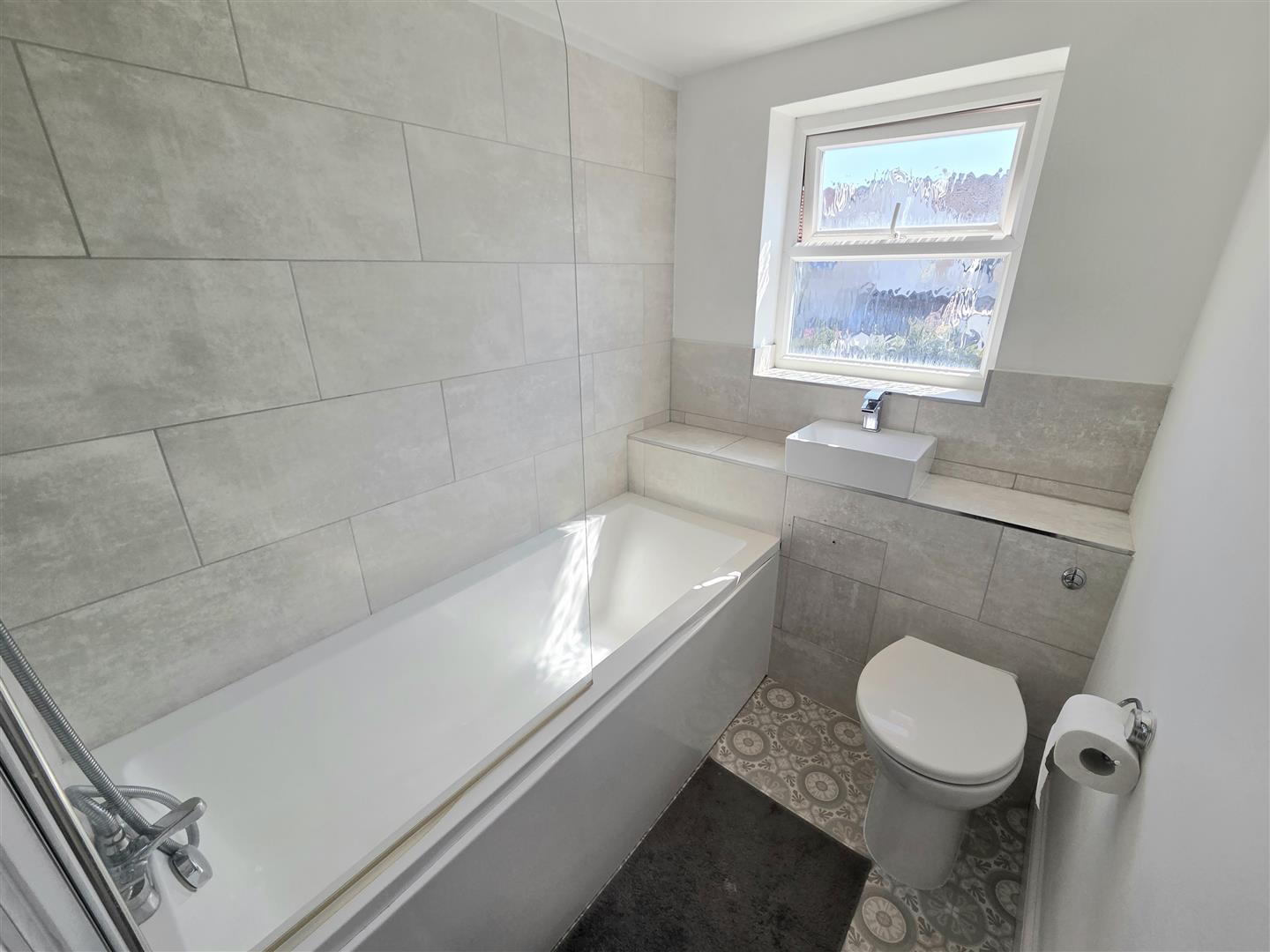 house for rent worsley street