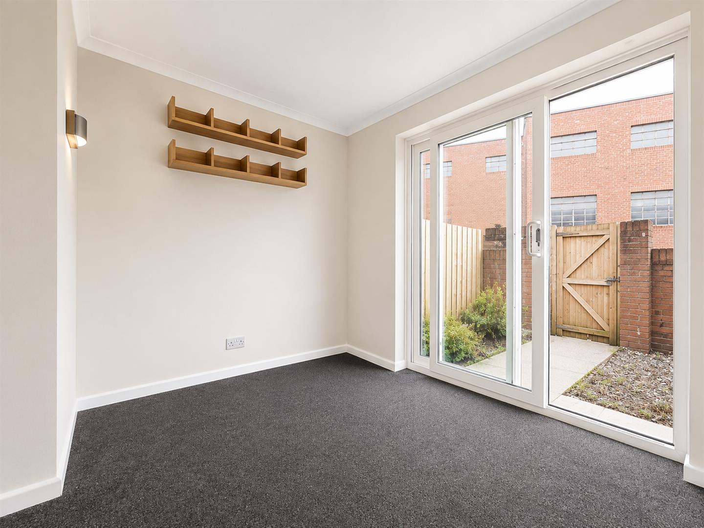 house - terraced for rent greetham street