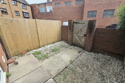house - terraced for rent greetham street