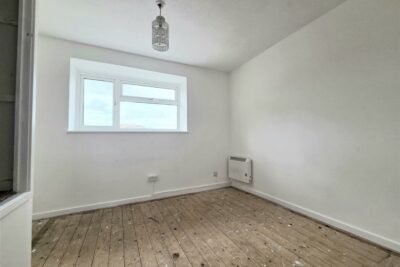 house - terraced for rent greetham street