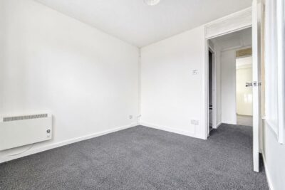 house - terraced for rent greetham street