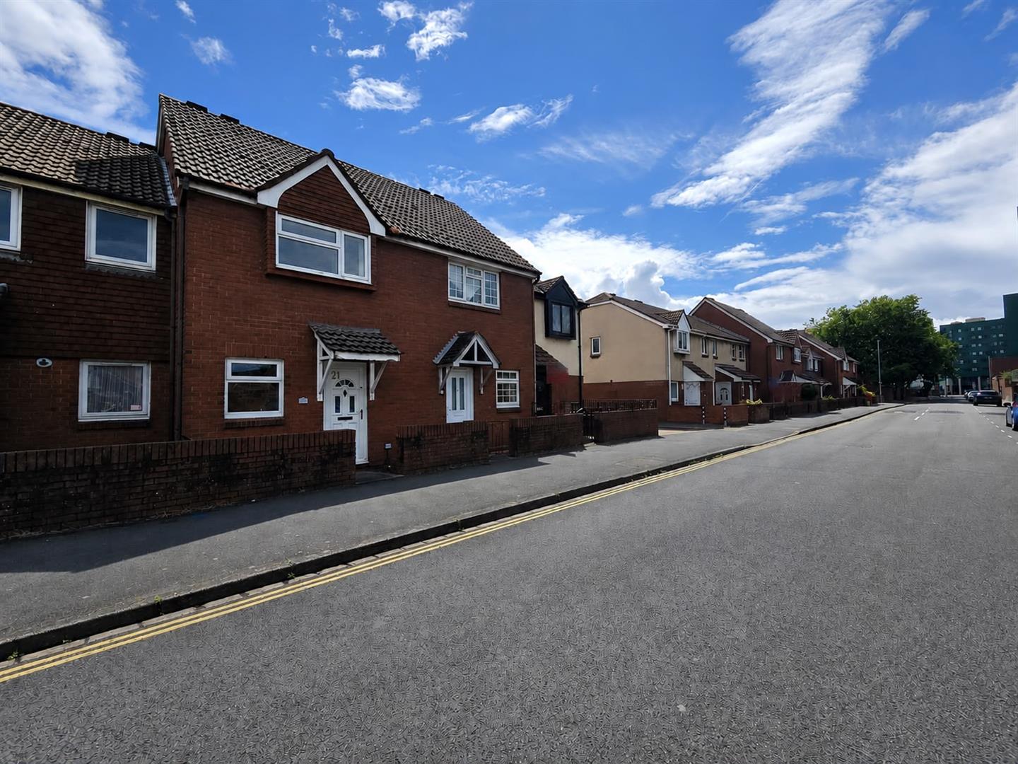 house - terraced for rent greetham street