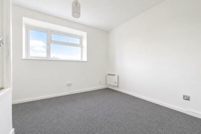 house - terraced for rent greetham street