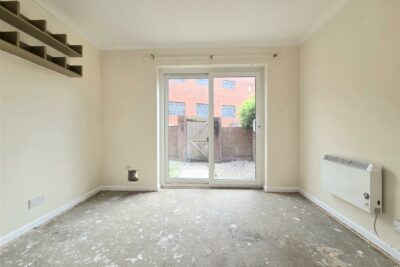 house - terraced for rent greetham street