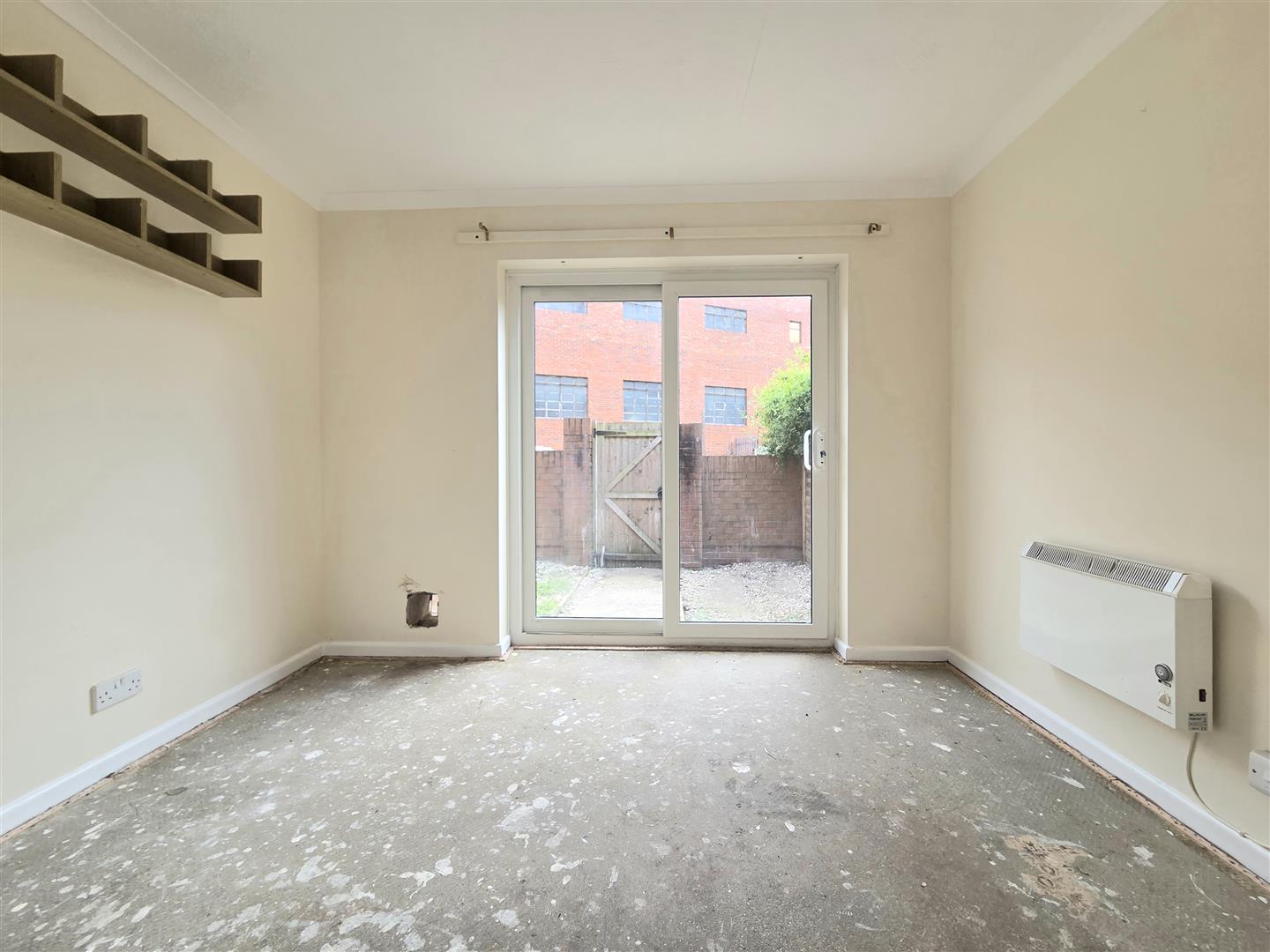 house - terraced for rent greetham street