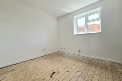 house - terraced for rent greetham street