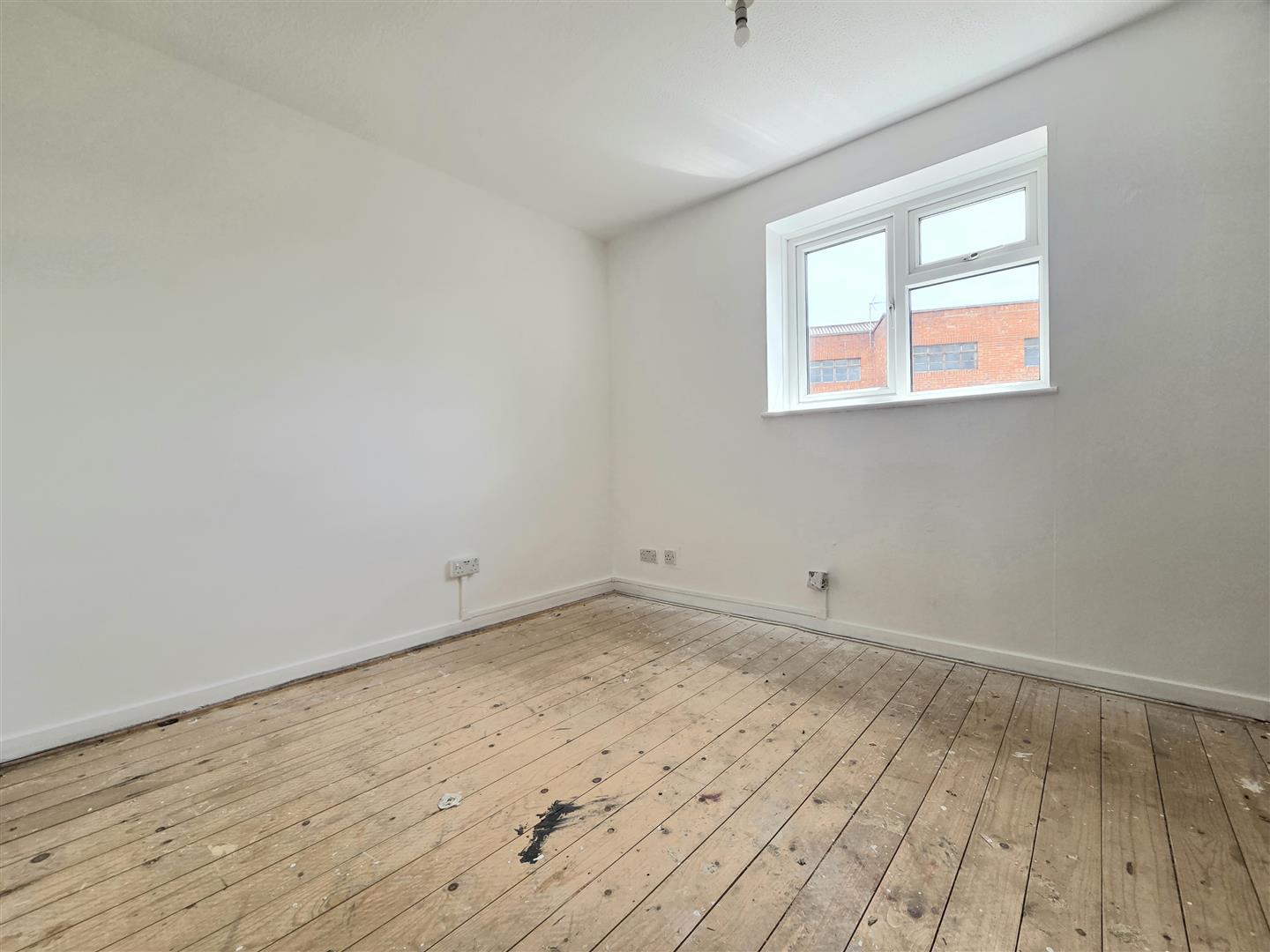 house - terraced for rent greetham street