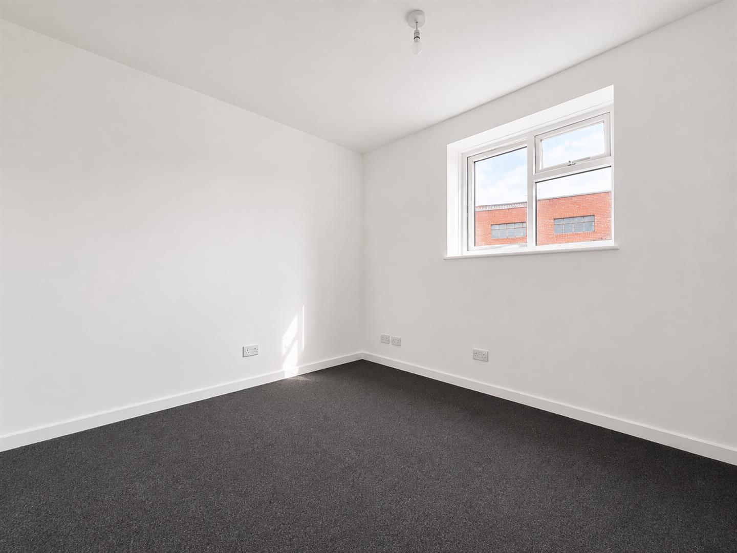 house - terraced for rent greetham street