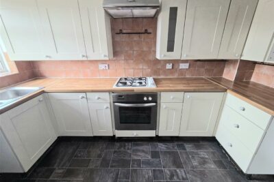 house - terraced for rent greetham street