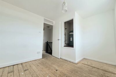 house - terraced for rent greetham street