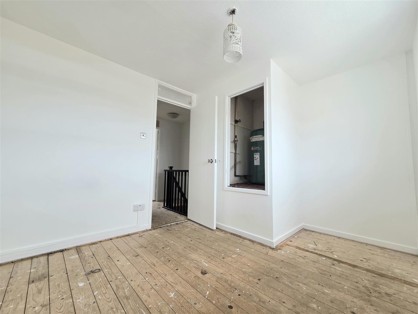 house - terraced for rent greetham street