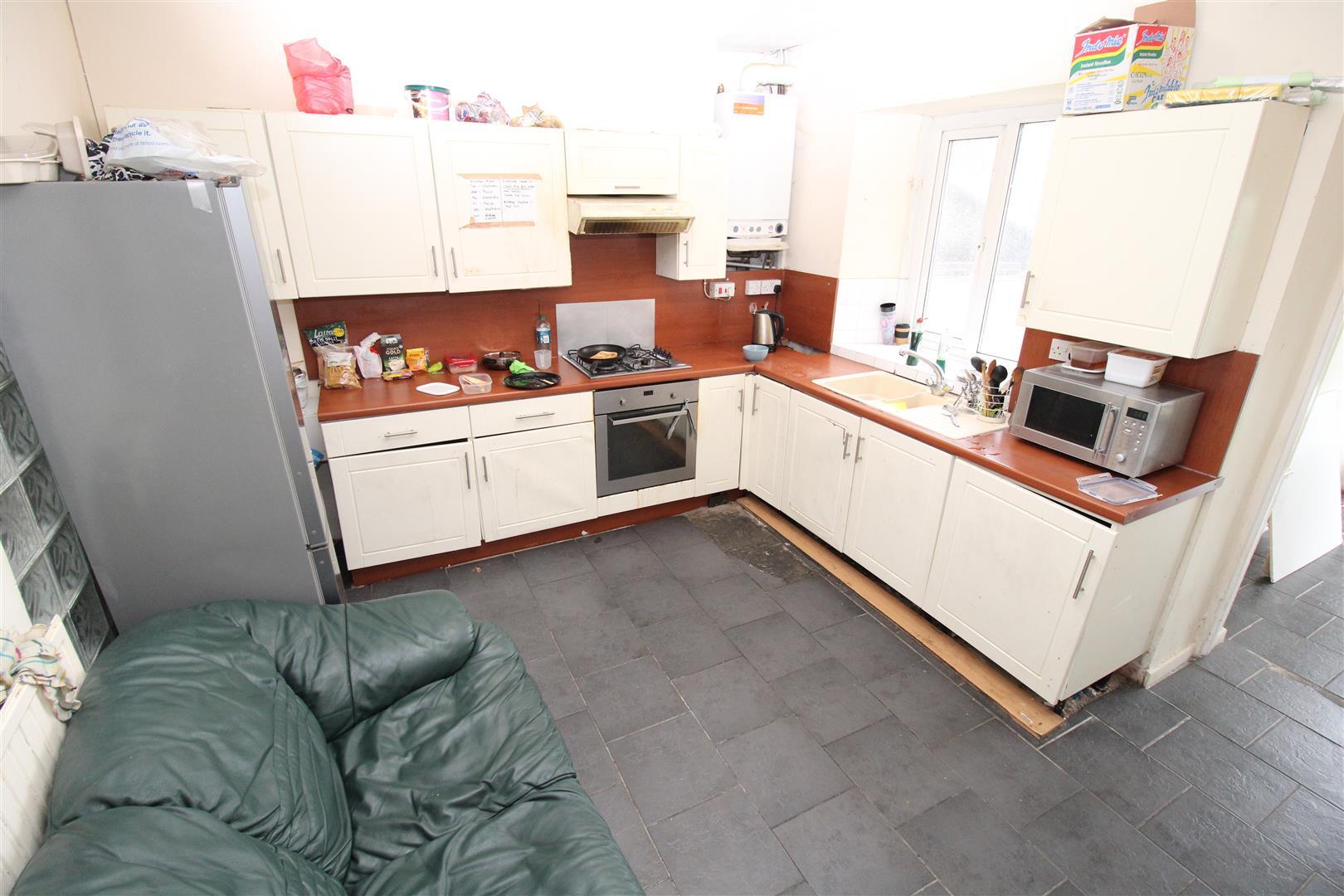 room for rent laura street