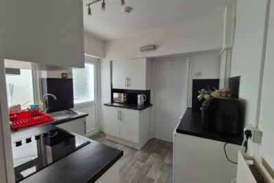 room for rent queen street cf37 1rw