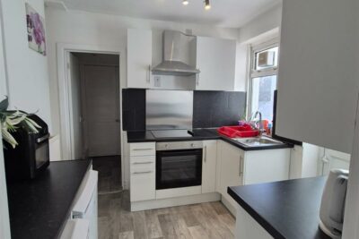 room for rent queen street cf37 1rw
