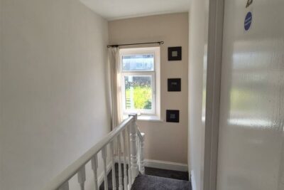 room for rent queen street cf37 1rw