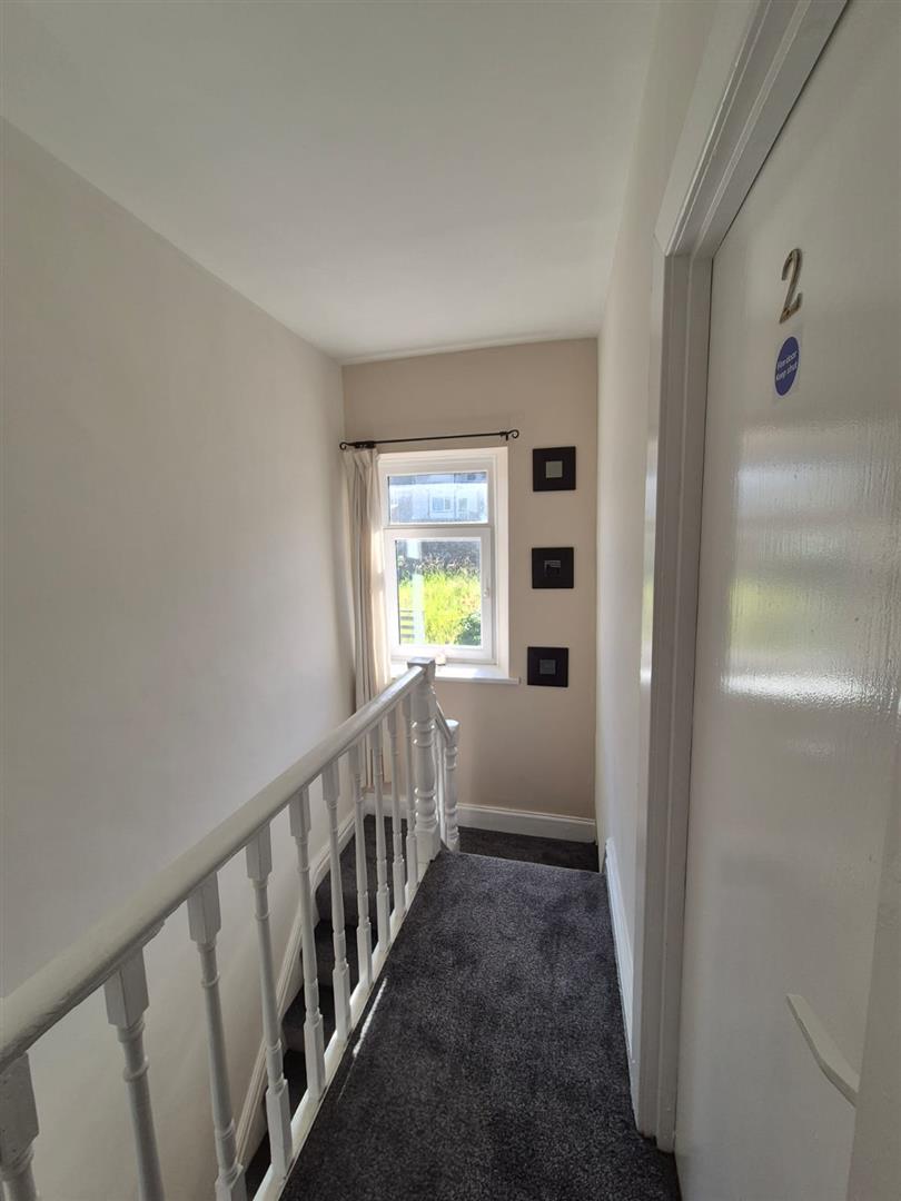 room for rent queen street cf37 1rw