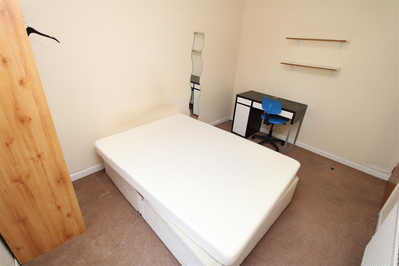 room for rent laura street