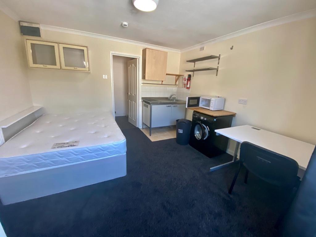 studio for rent broadway