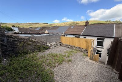 house - terraced for rent duffryn street