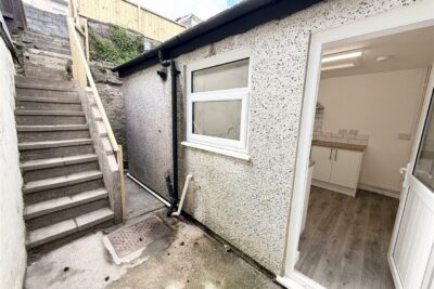 house - terraced for rent duffryn street