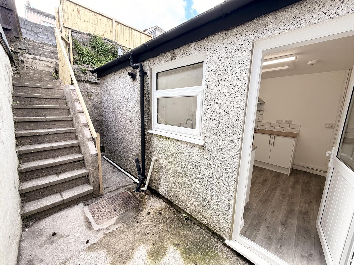 house - terraced for rent duffryn street