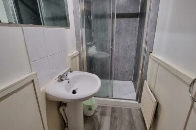 room for rent wood road treforest,