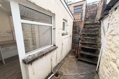 house - terraced for rent princess street