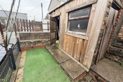 house - terraced for rent princess street