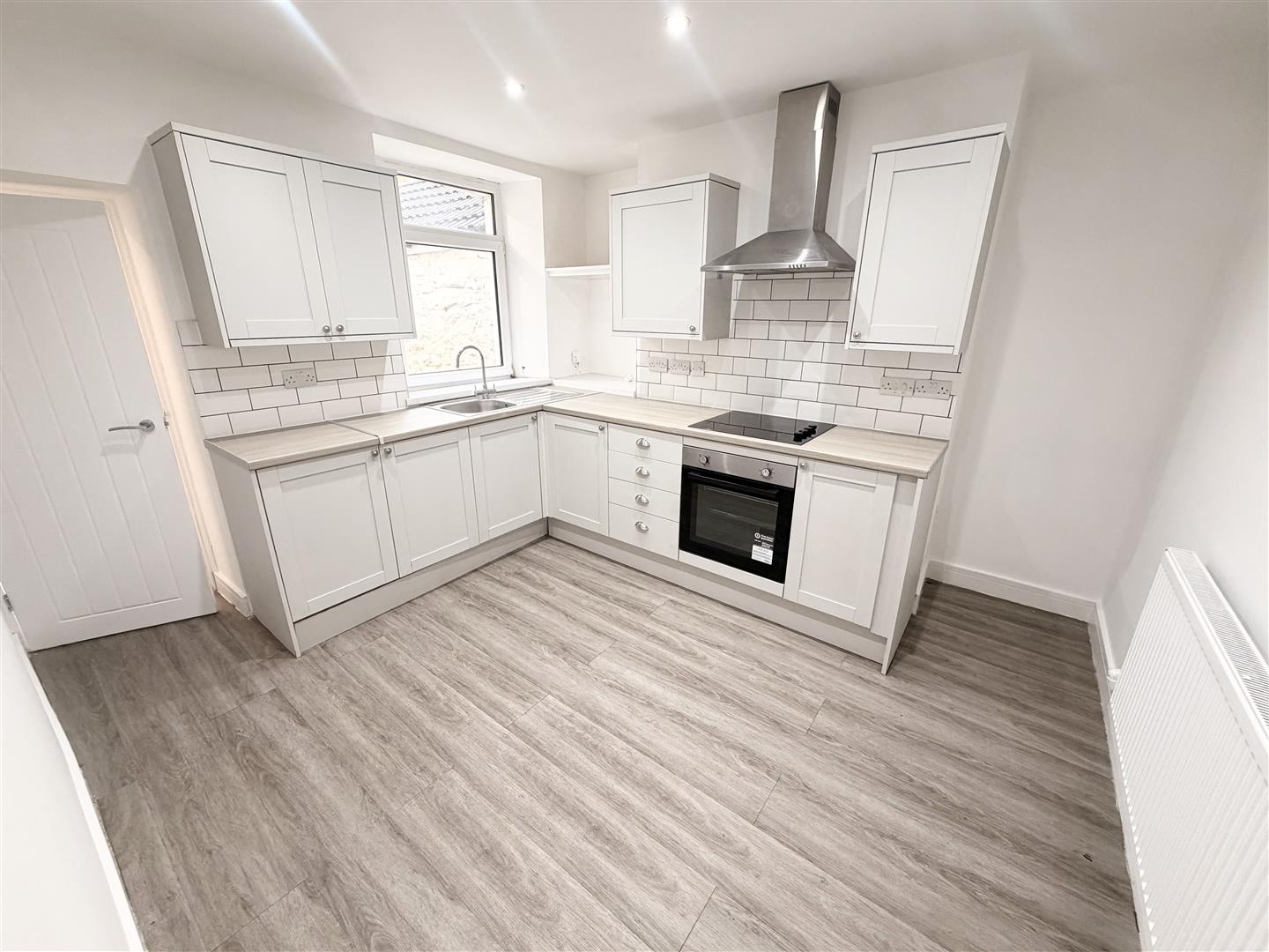 house - terraced for rent princess street