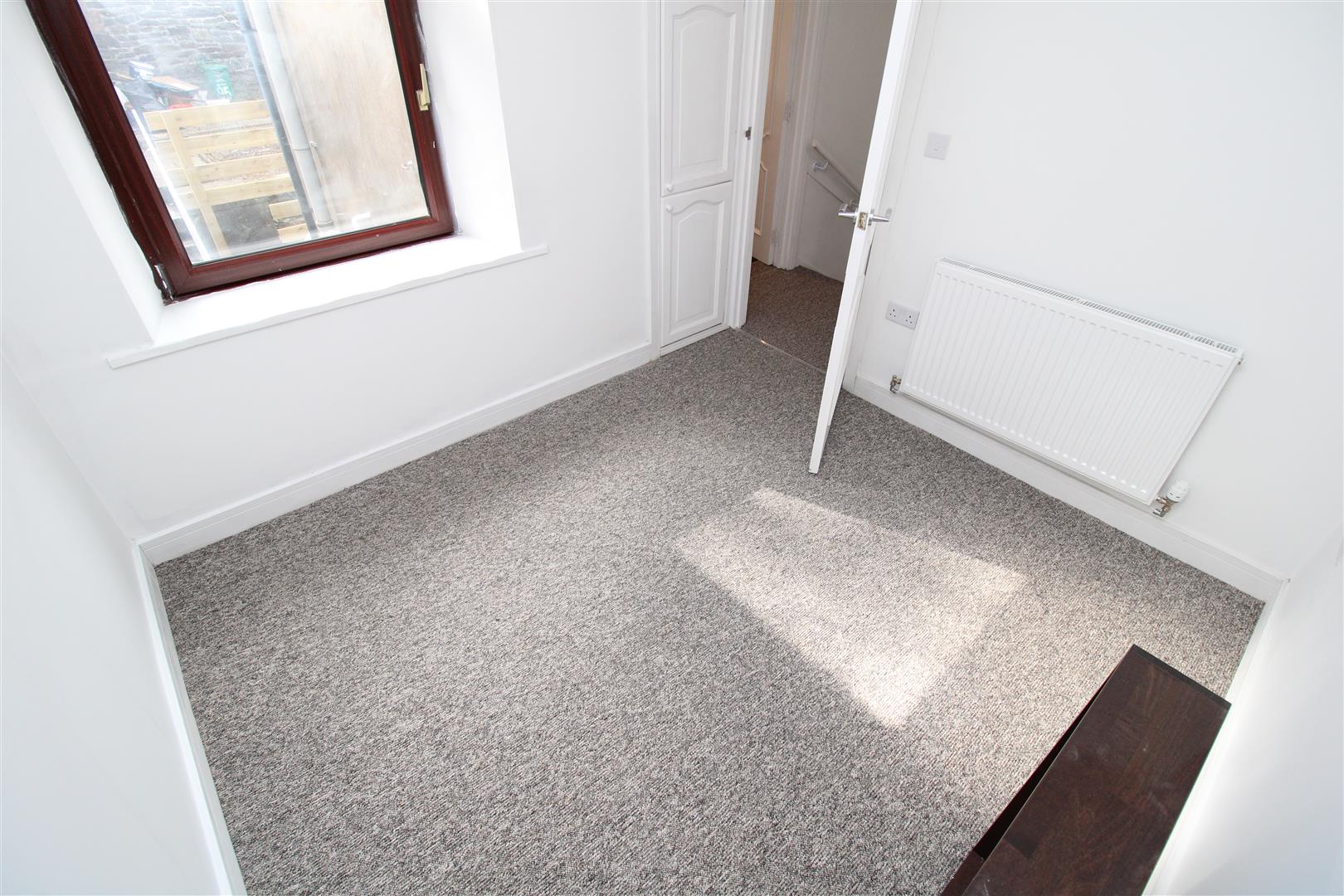 house - terraced for rent mountain ash road