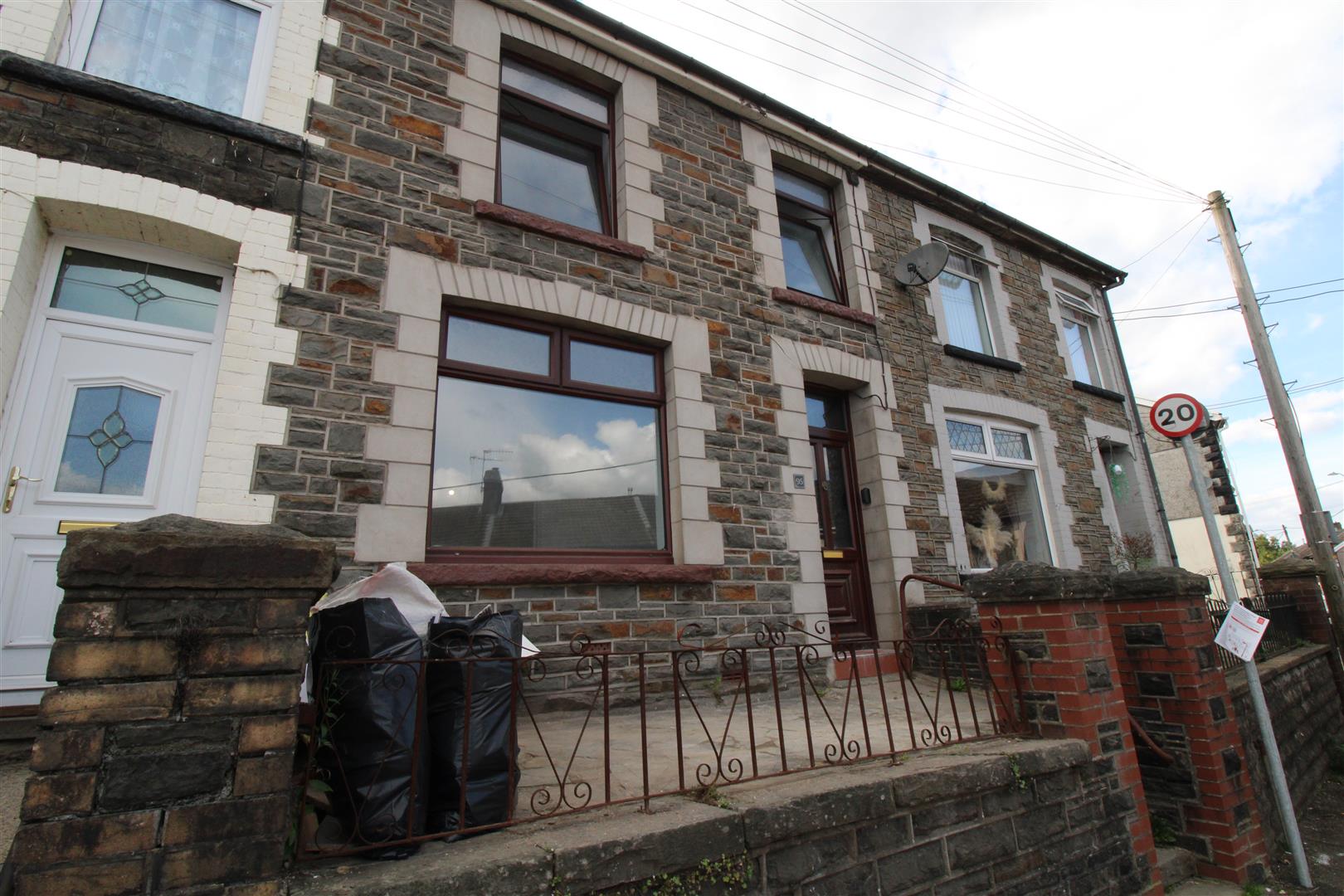 house - terraced for rent mountain ash road